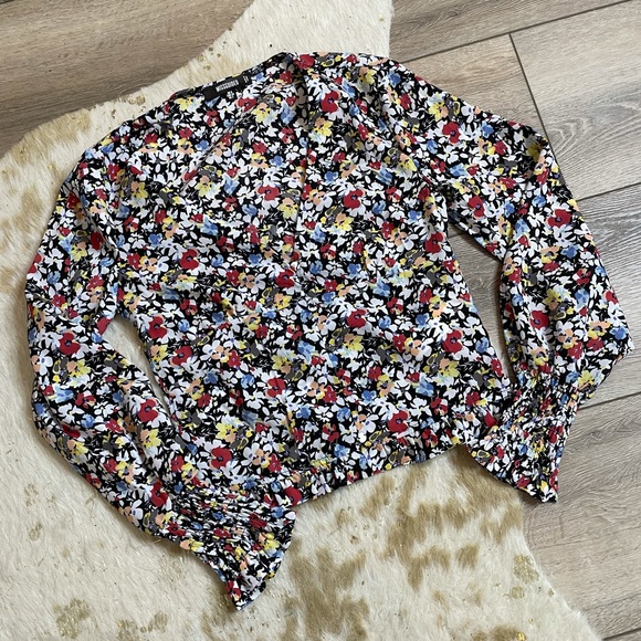 Missguided Tops - Missguided floral button down smocked blouse